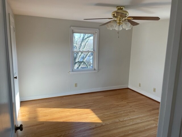 Building Photo - 376 Quaker Ln S