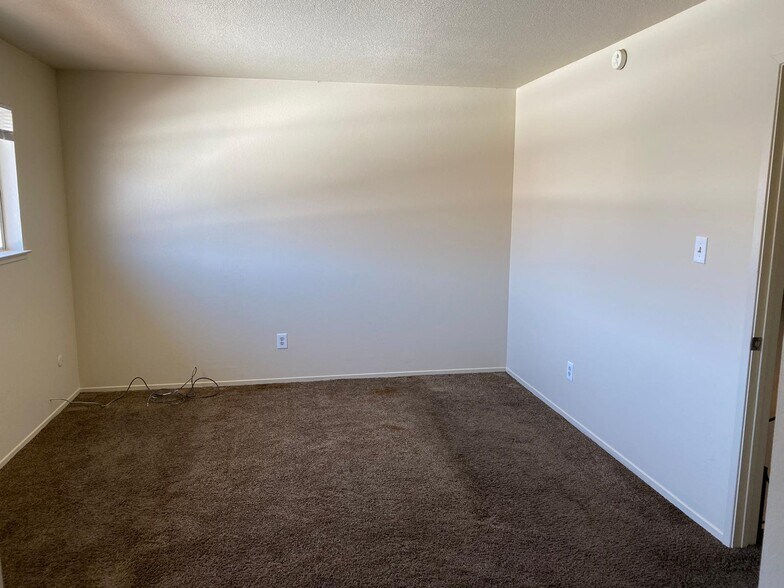 Building Photo - 4223 Weymouth Ln