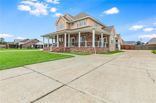 Building Photo - 304 Mistletoe Dr