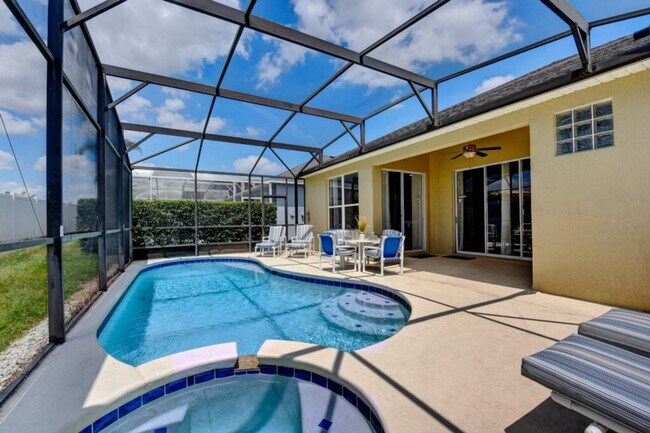 Building Photo - 8022 King Palm Cir