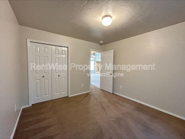 Building Photo - 5280 N Midnight Haze Way