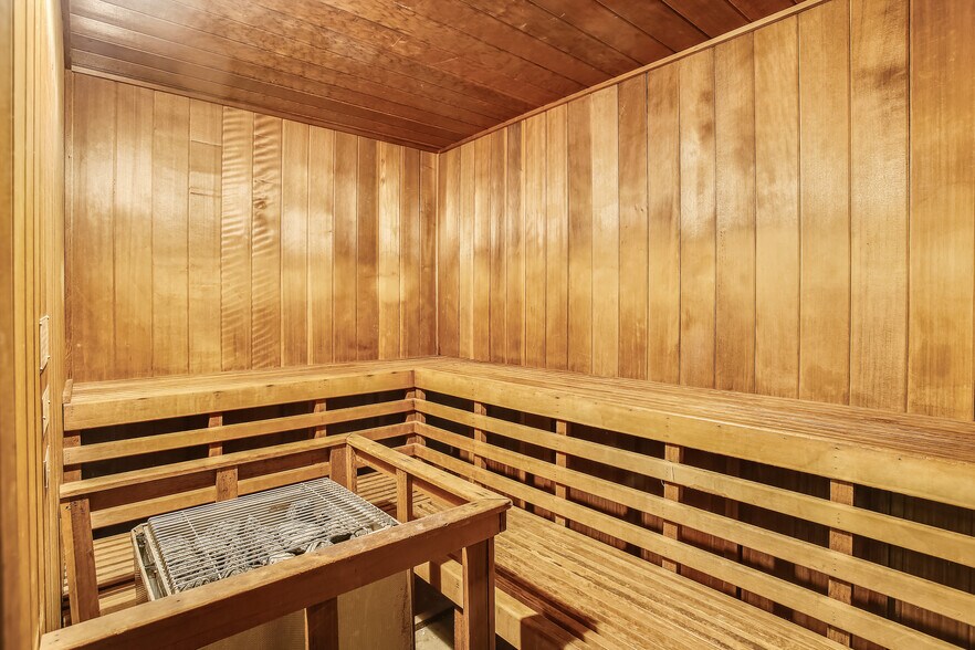 Sauna - 1200 Braddock Pl