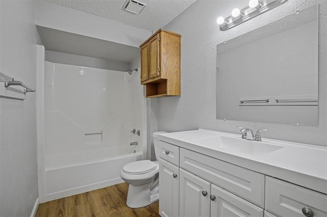 Building Photo - 722 Prairie Creek Dr