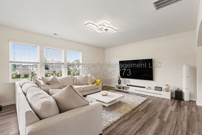 Building Photo - 16110 Winfield Hall Dr