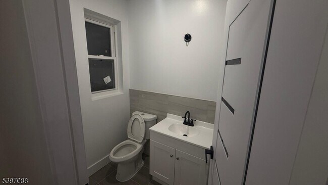 Building Photo - 616 Park Ave