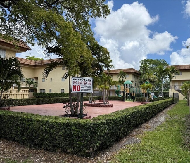 Building Photo - 8550 SW 109th Ave