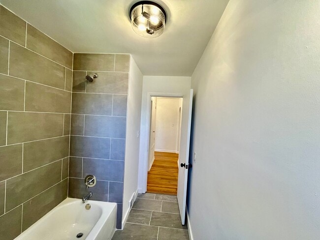 Building Photo - Newly Renovated Seattle 3bed 2bath Home