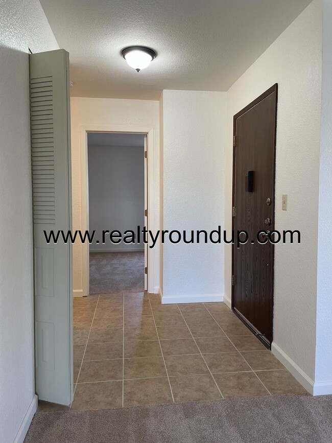 Building Photo - Newly remodeled two bedroom one bath condo...