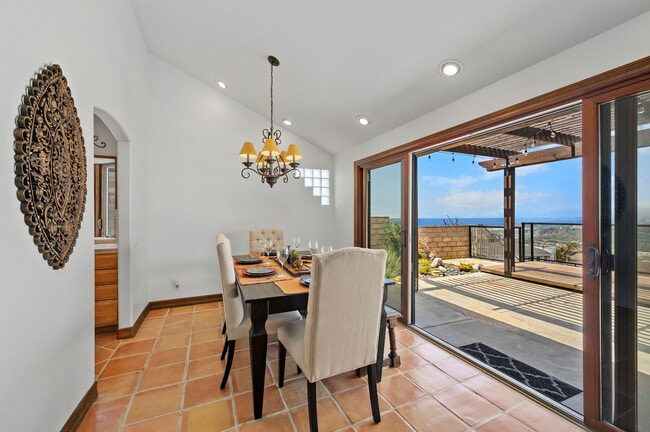 Building Photo - 307 Calle Dorado