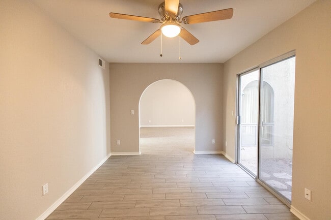 Building Photo - 2908 E Avenida Olivos