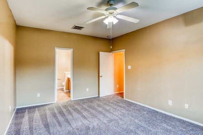 Building Photo - 8223 Wainwright Way