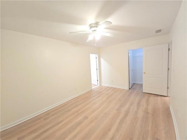 Building Photo - 12592 Waterside Dr