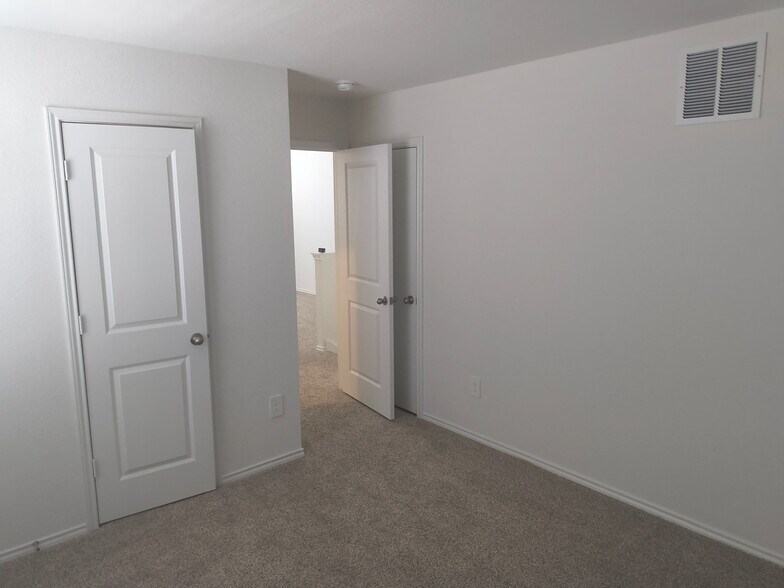 Building Photo - Room in House on Arnold Lp