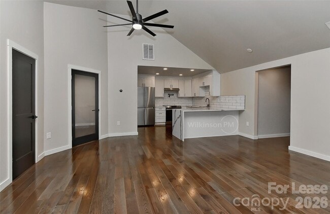 Building Photo - 2105 Highland St