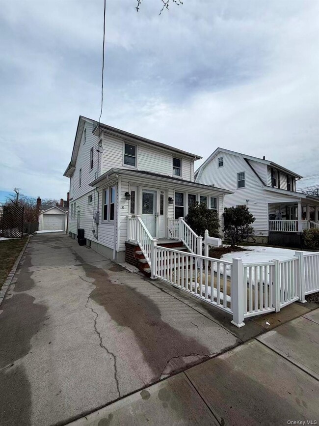 Building Photo - 30 Herkomer St