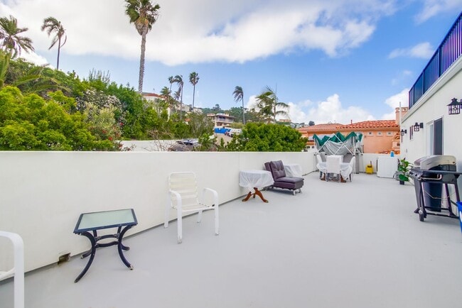 Building Photo - Gorgeous luxury flat with ocean view in La Jolla. Gustavo Lopez