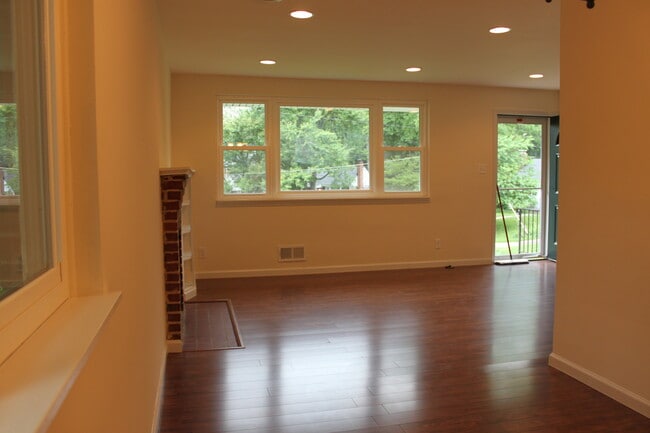 Building Photo - 7003 Murray Ct