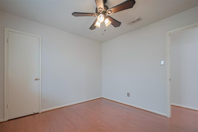 Building Photo - 6607 Bayou Crest Dr
