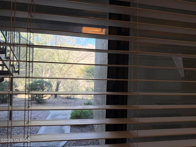 Building Photo - 5751 N Kolb Rd