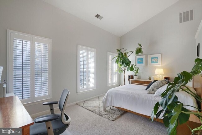 Building Photo - 4655 Lambert Dr