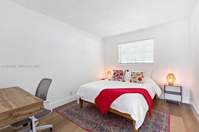 Building Photo - 811 Tequesta St