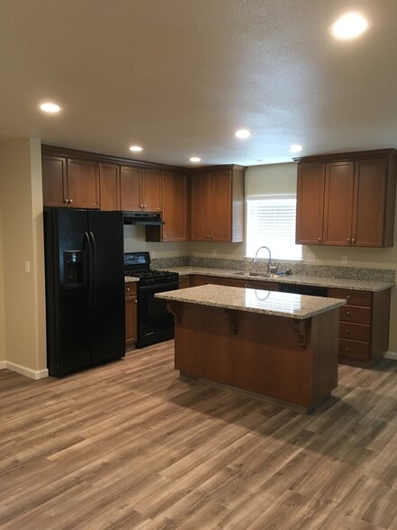 Large kitchen with island - 216 A St