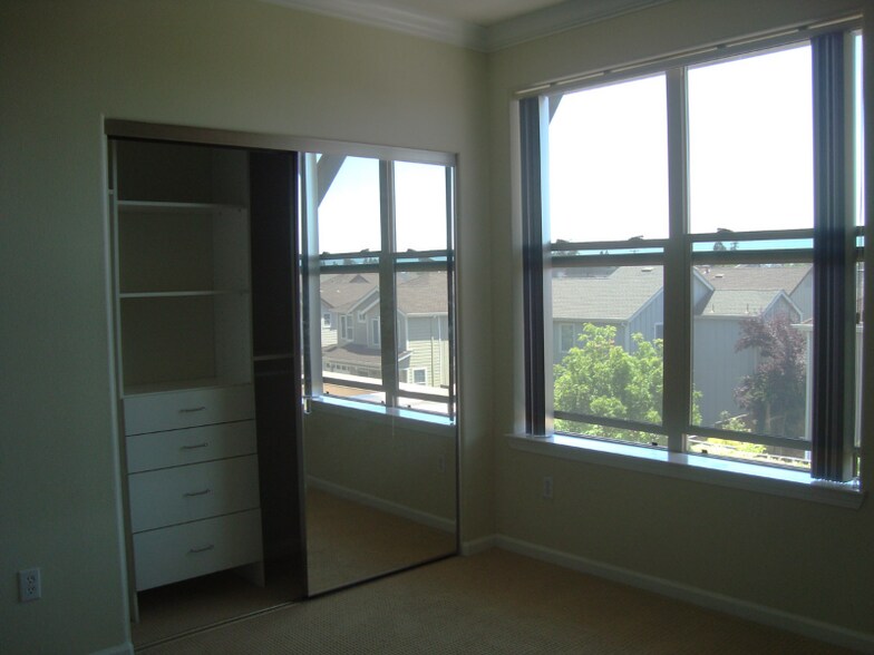 Building Photo - 1040 Campoy St Fwy