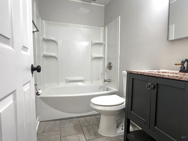 Building Photo - 965 N Pierce Ave