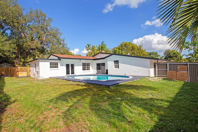 Building Photo - 17600 NE 2nd Ct