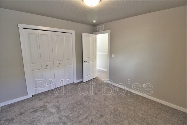 Building Photo - 2080 S Hills Ave.