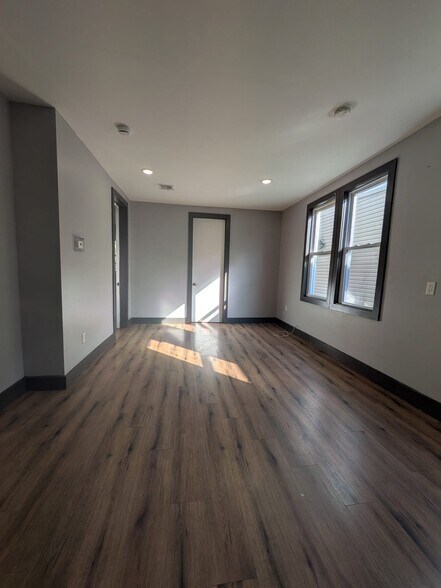 Building Photo - 273 Liberty Ave