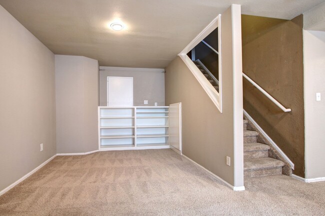 Building Photo - Great Castle Wood Ranch home with outdoor ...