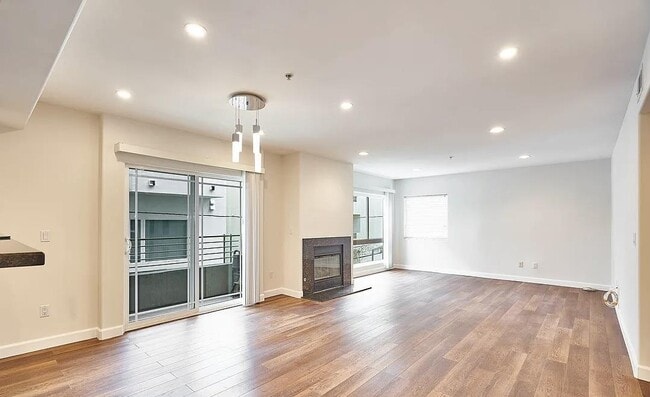 Building Photo - 1036 S Serrano Ave