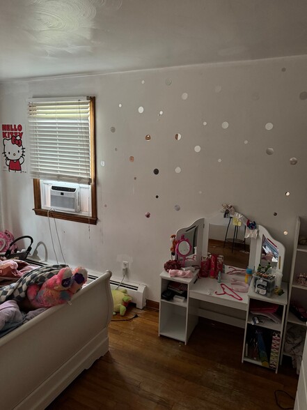 Building Photo - 98 Hartley Dr