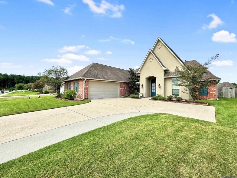 Building Photo - 20357 Chaumont Ave