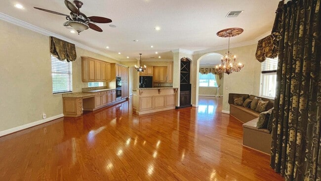 Building Photo - 9843 Vía Amati