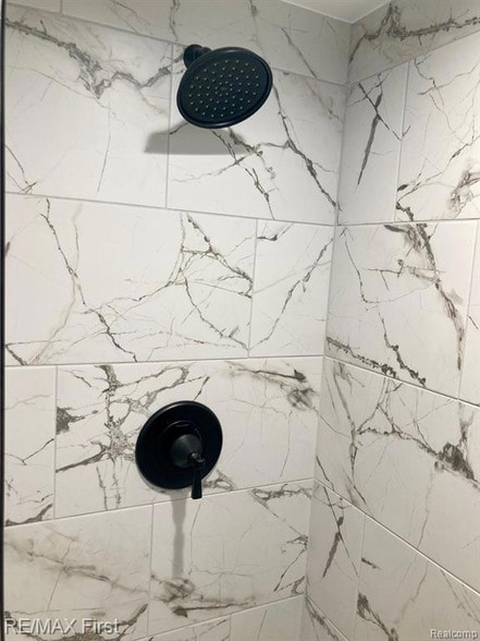 Building Photo - 611 Fairgrove Ave