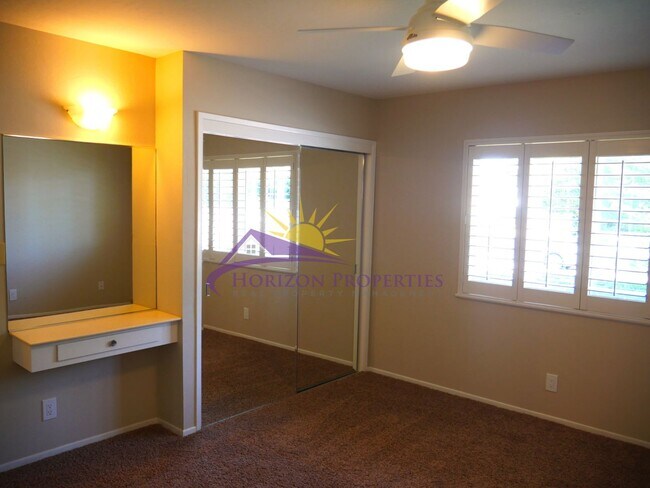 Building Photo - Remodeled 3 Bed 2 Bath 1,215 Sq Ft Citrus Heights Home