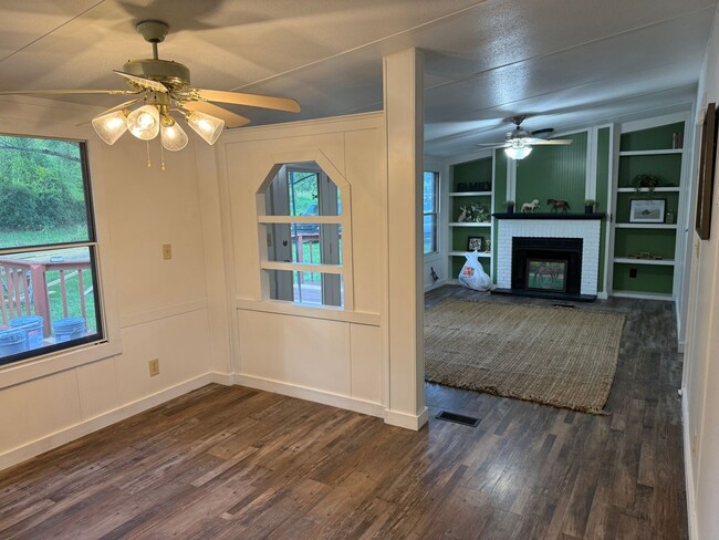 Building Photo - Move-In Ready 3/2 Home With Modern Upgrades & Country Charm