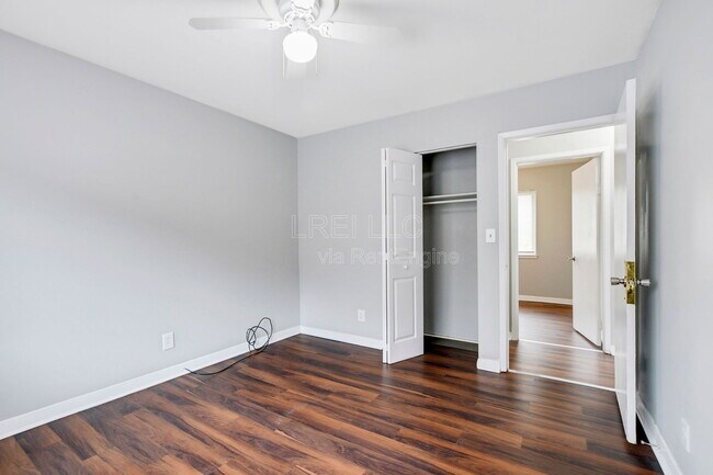 Building Photo - 2425 Lindsay Ave