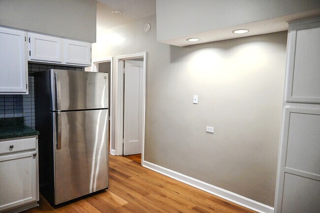 Building Photo - 5527 W Potomac Ave