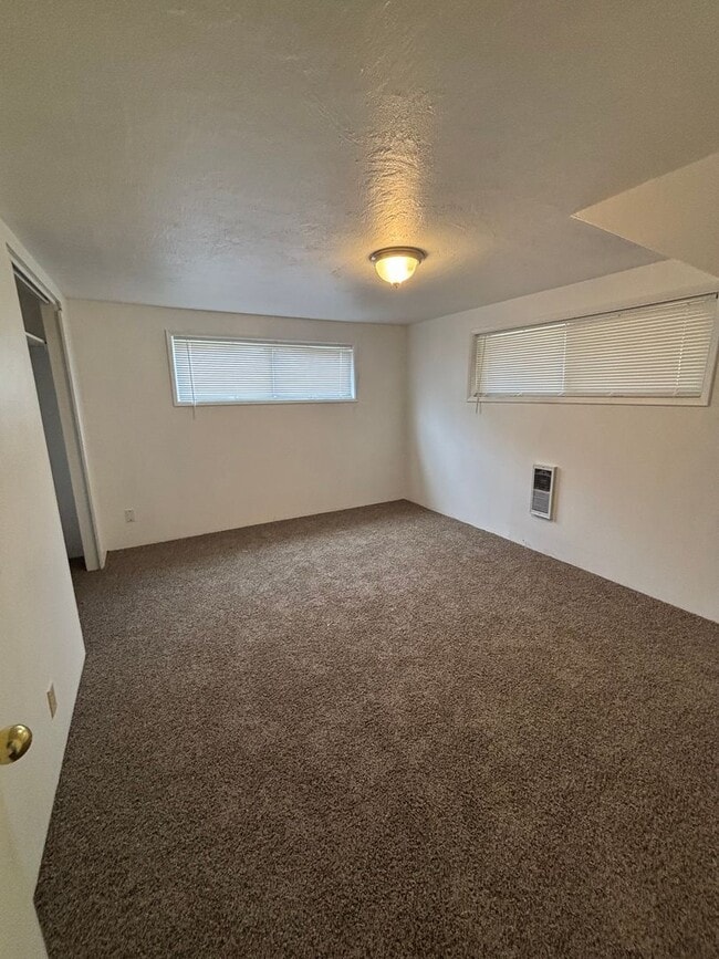 Building Photo - Great Home With Lots of Space