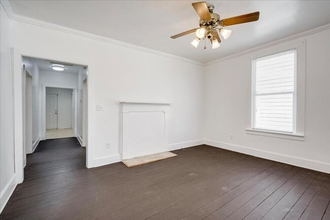 Building Photo - 1606 Broad St