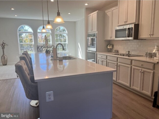 Building Photo - 7977 Independence Dr