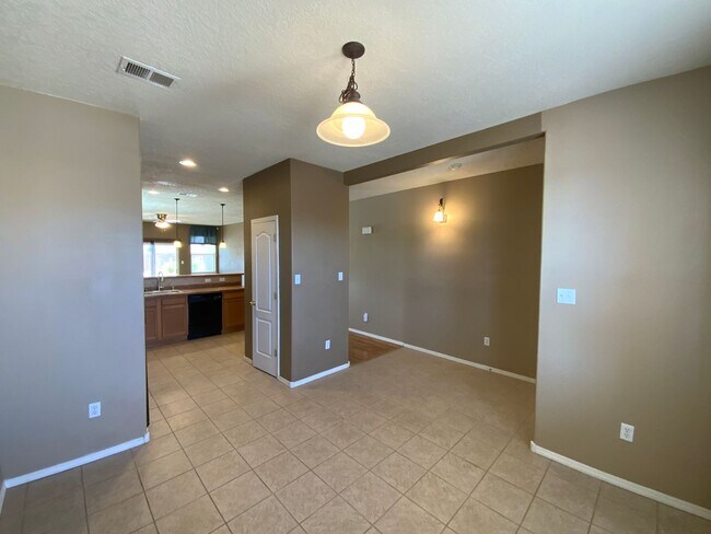 Building Photo - 3 Bedroom Single Story Home Available Near...