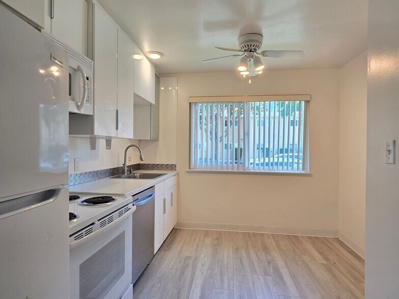 Building Photo - 3579 Agate Dr