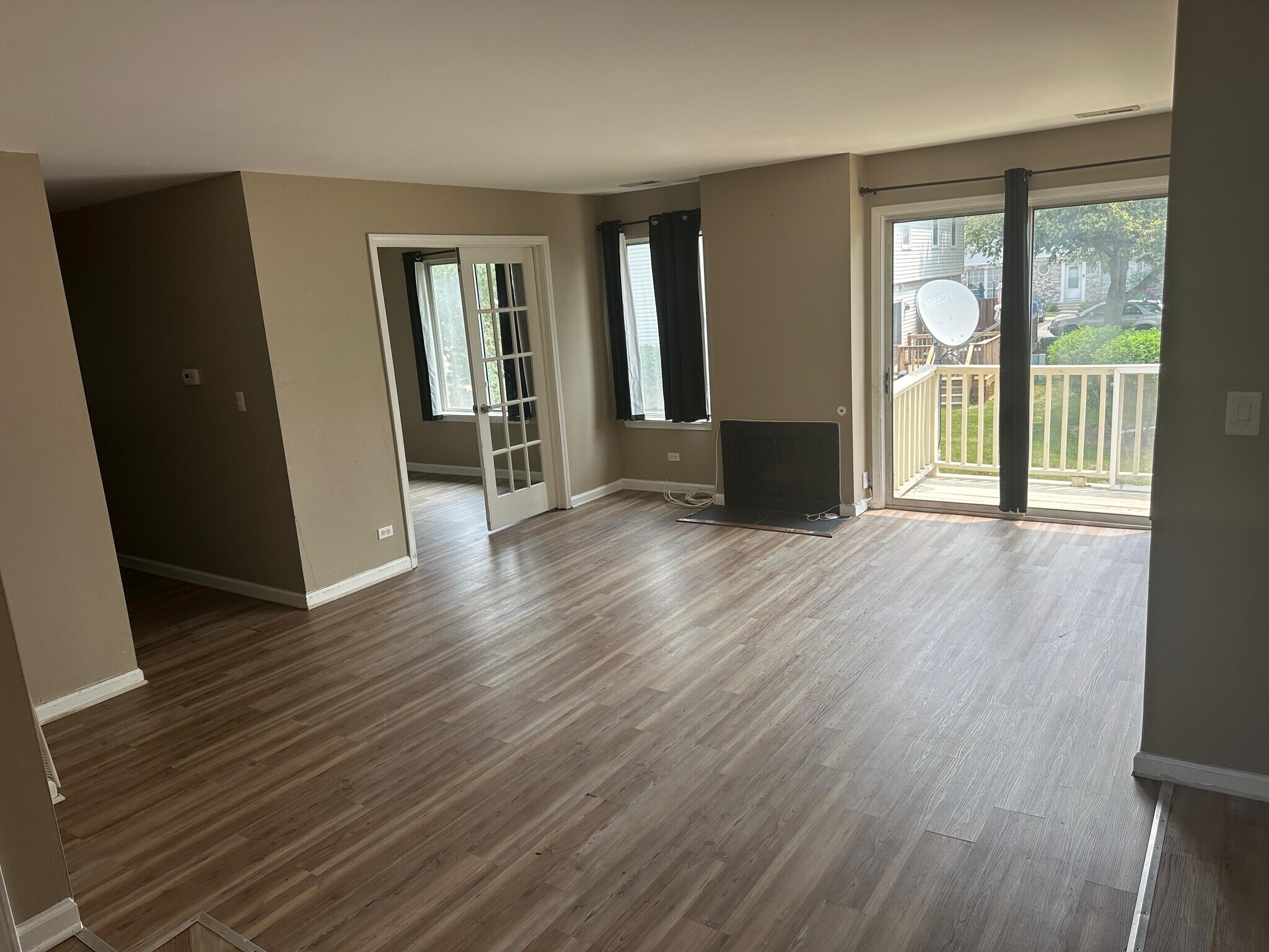 Building Photo - 320 Springlake Ln