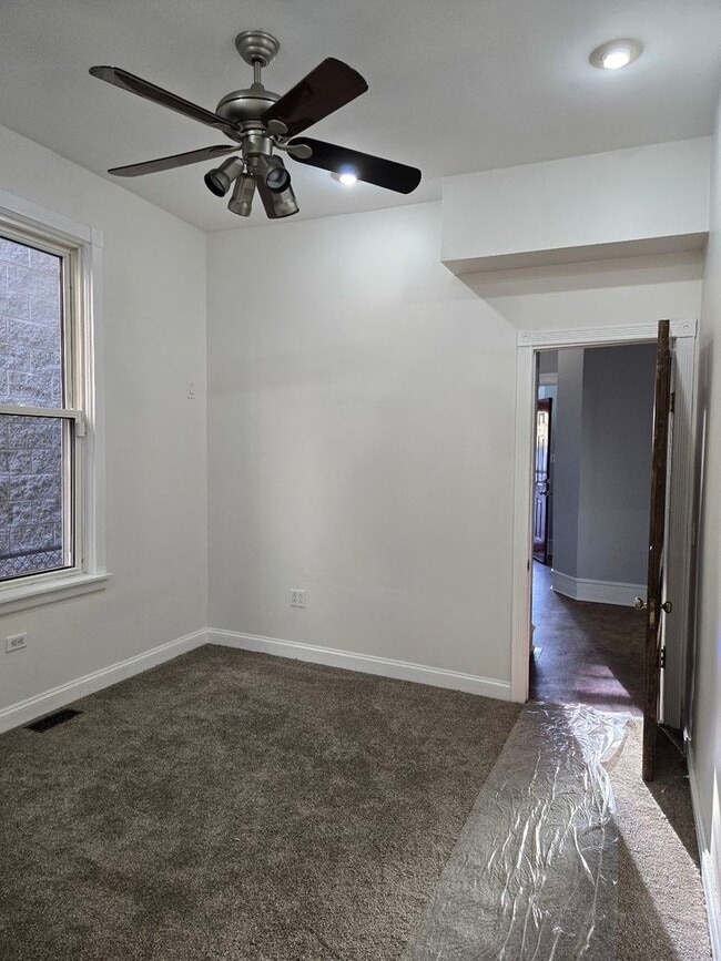 Building Photo - 530 E 45th St