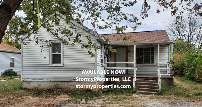 Primary Photo - 1516 N Farmer Ave