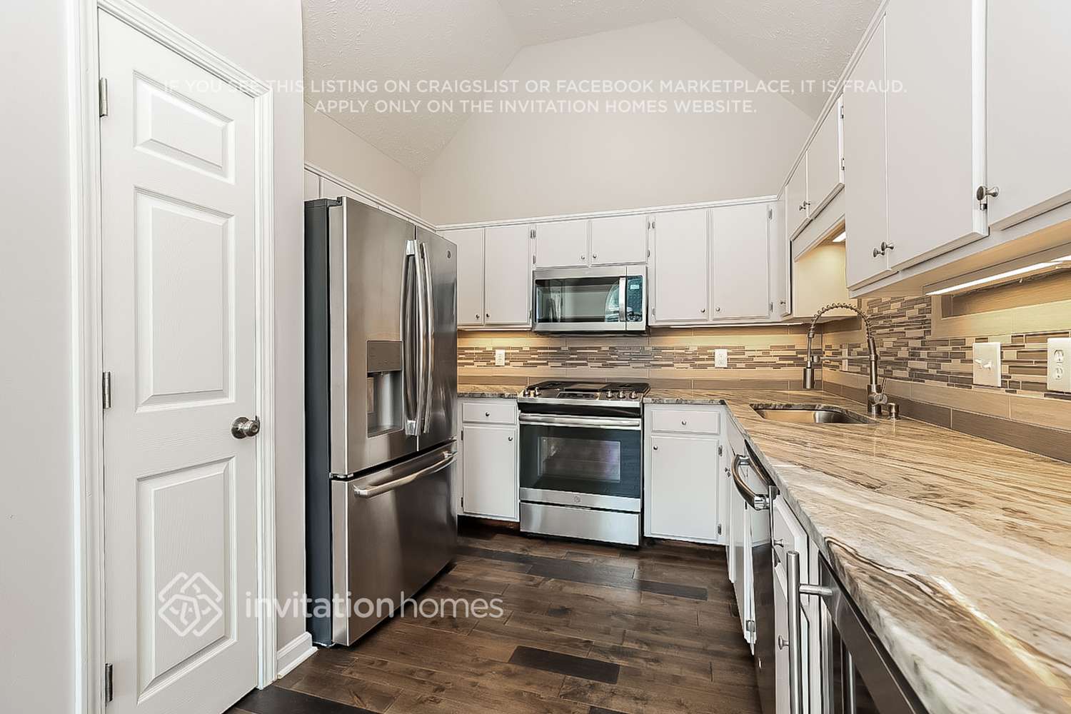 Building Photo - 2808 Meadow Gln